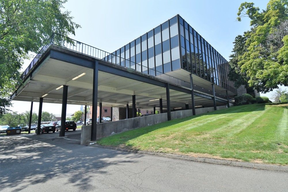 18 North Main Street, West Hartford, CT 06107